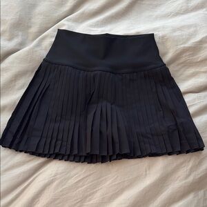 Alo Yoga Black Pleated Tennis Skirt